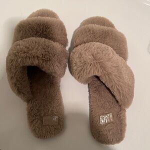 Ladies slippers